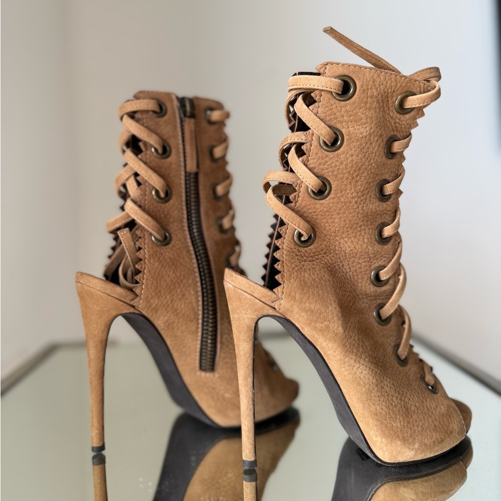 EUC Giuseppe Zanotti Nubuck Lace-Up Ankle
Boots $1,595 36 - Picture 11 of 16